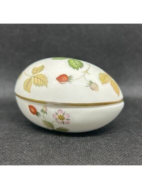 Wedgwood Wild Strawberry egg shaped trinket dish